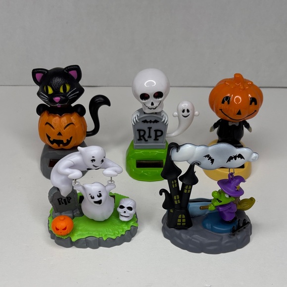 HALLOWEEN CHARACTERS SOLAR POWERED - Picture 1 of 2